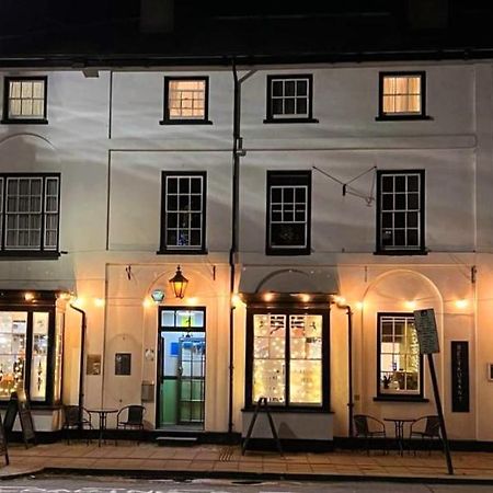 The Black Lion Royal Hotel Lampeter Esterno foto