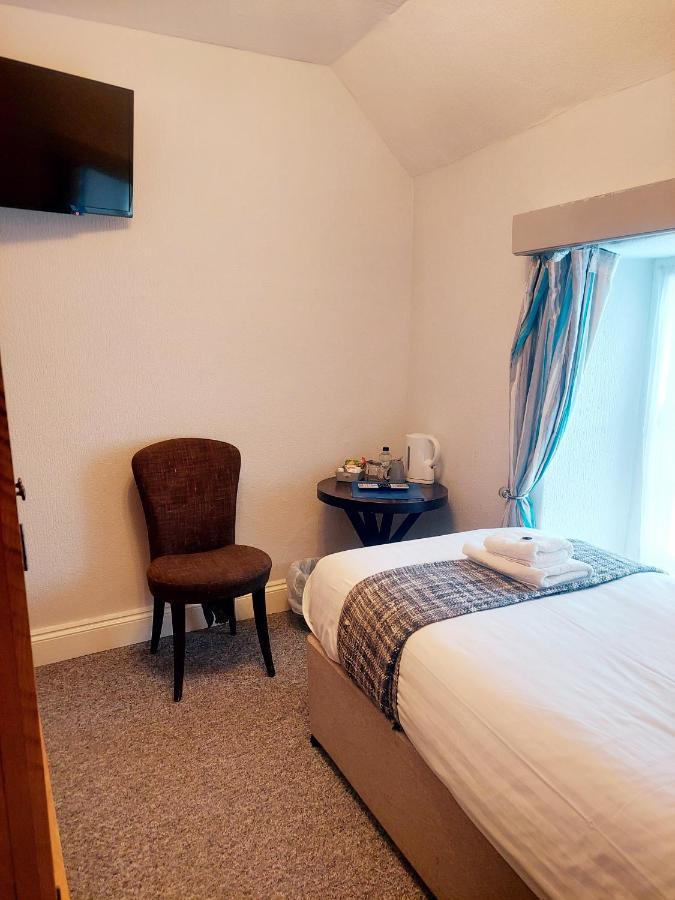The Black Lion Royal Hotel Lampeter Esterno foto