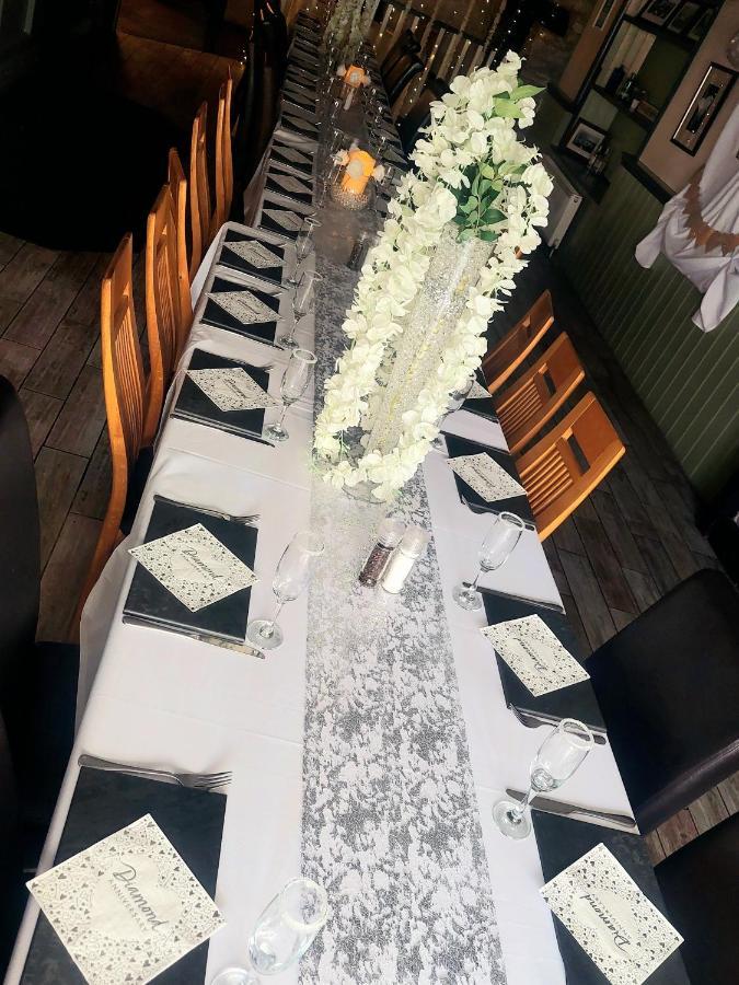 The Black Lion Royal Hotel Lampeter Esterno foto